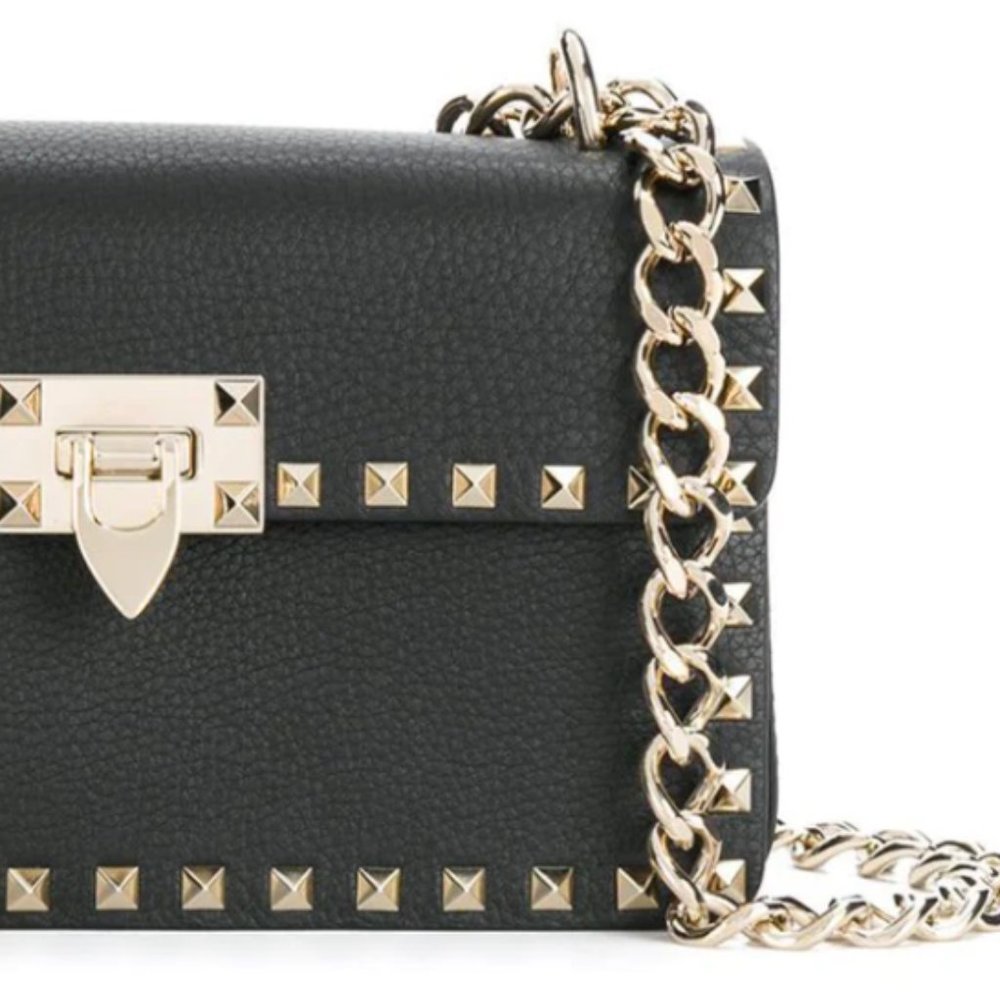 Valentino Garavani Rockstud Shoulder Bag in Black